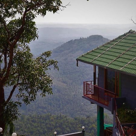 Stone Hills Hotel Канур Екстериор снимка
