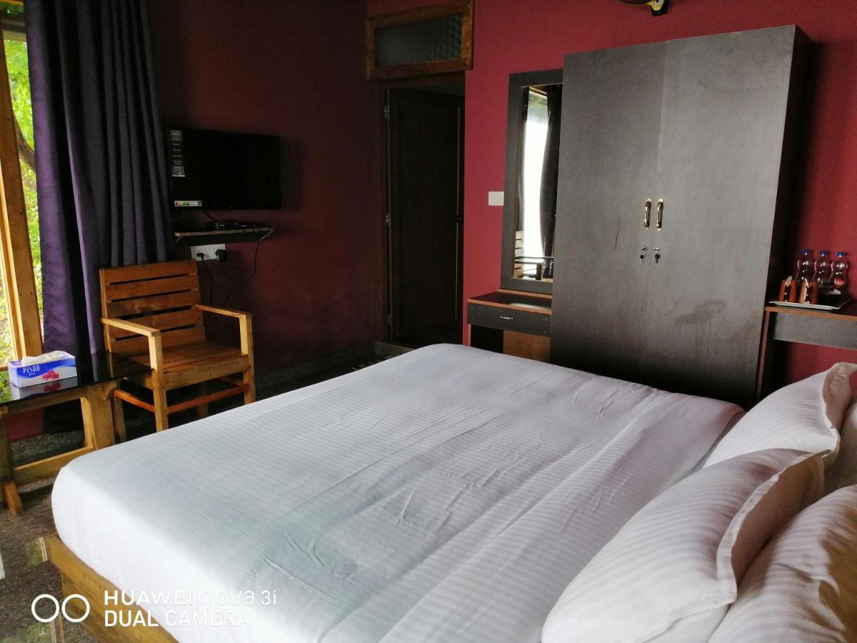 Stone Hills Hotel Канур Екстериор снимка