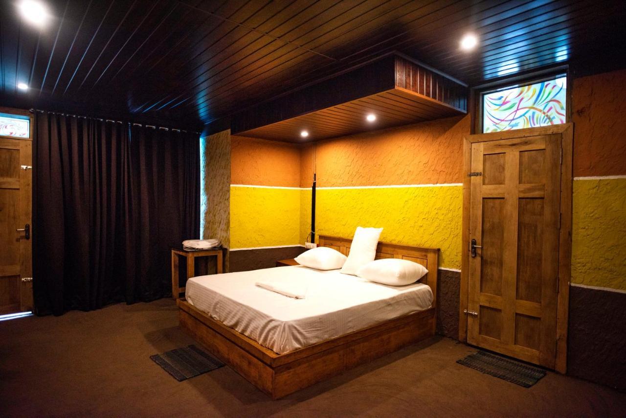 Stone Hills Hotel Канур Екстериор снимка