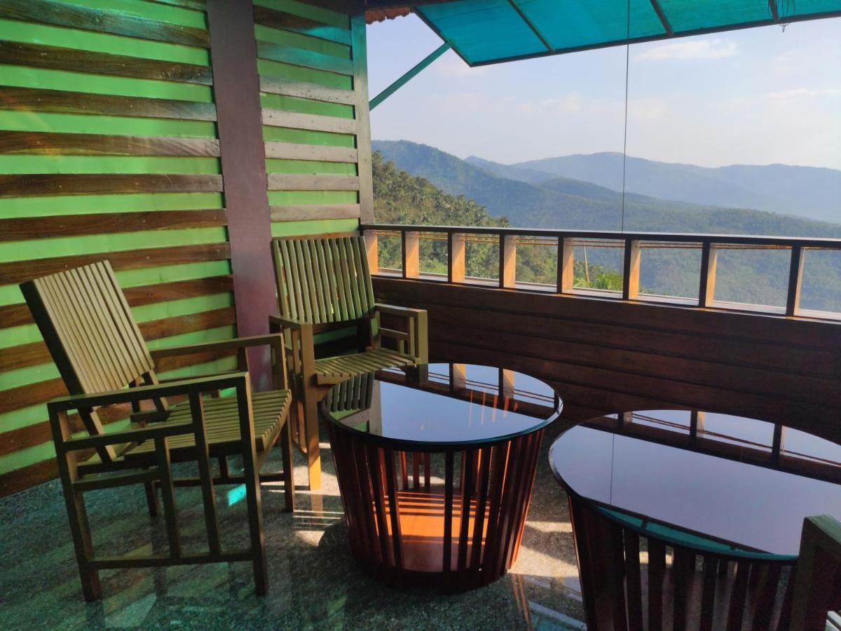 Stone Hills Hotel Канур Екстериор снимка