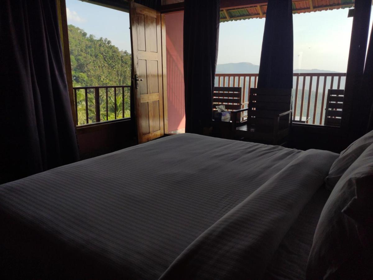 Stone Hills Hotel Канур Екстериор снимка