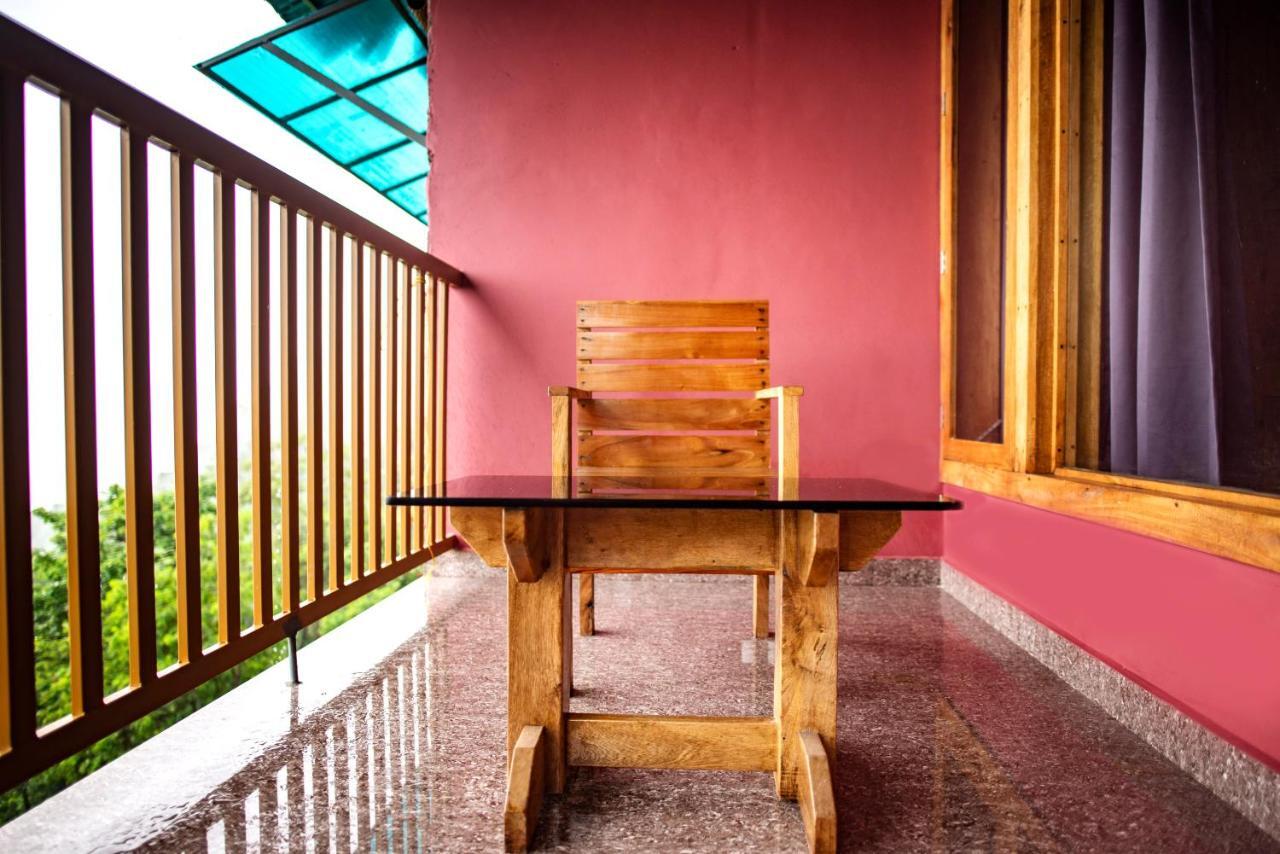 Stone Hills Hotel Канур Екстериор снимка