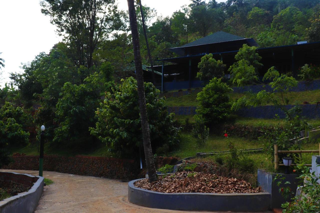 Stone Hills Hotel Канур Екстериор снимка