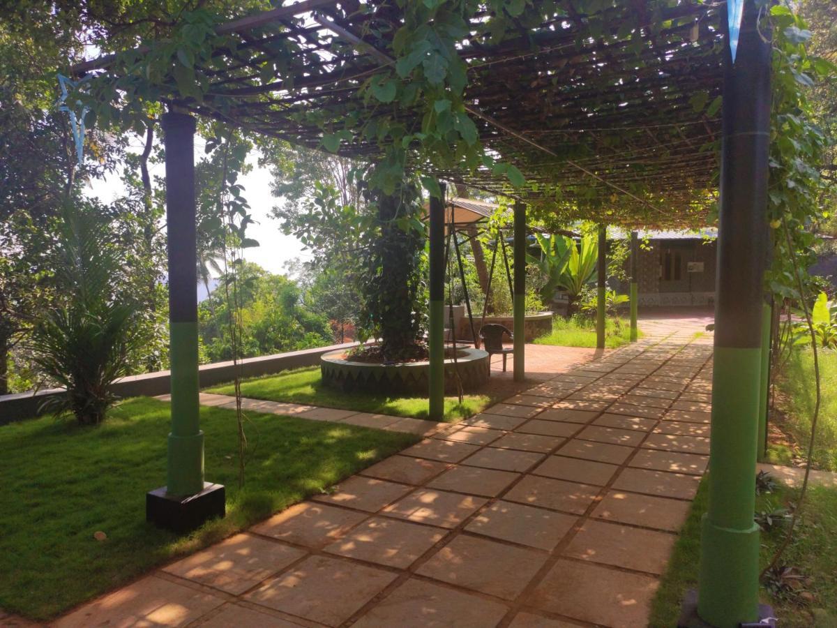 Stone Hills Hotel Канур Екстериор снимка