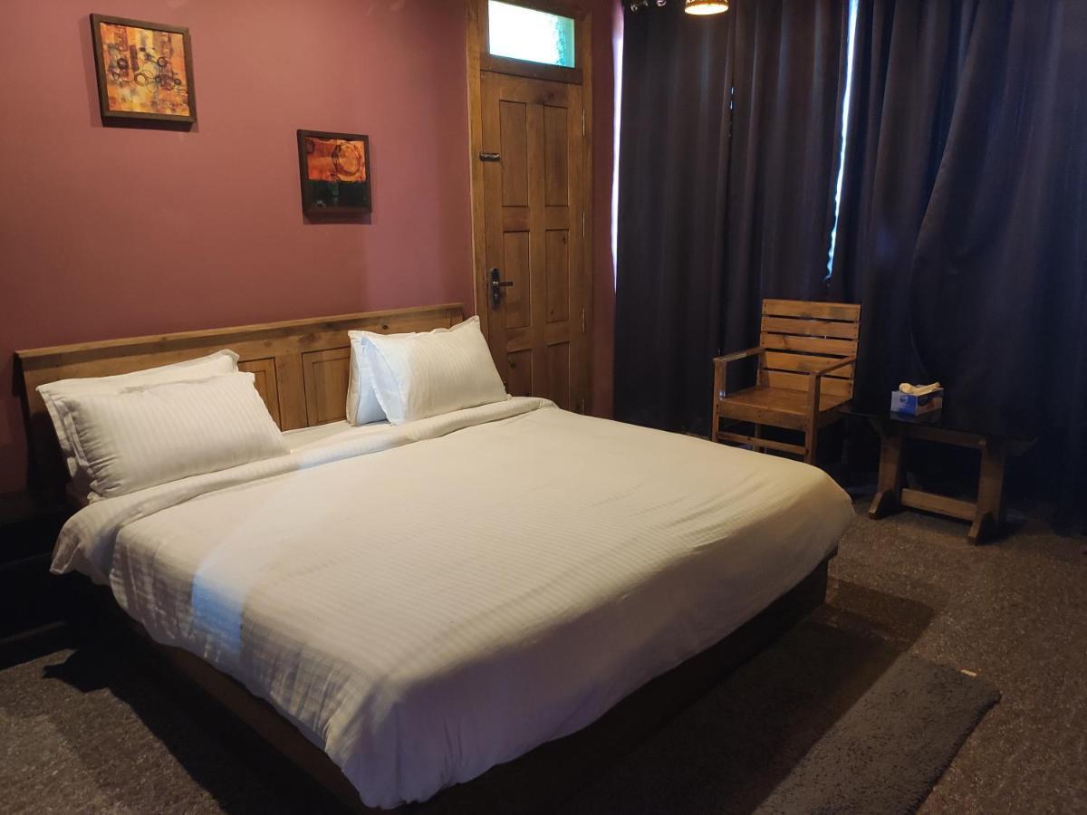 Stone Hills Hotel Канур Екстериор снимка
