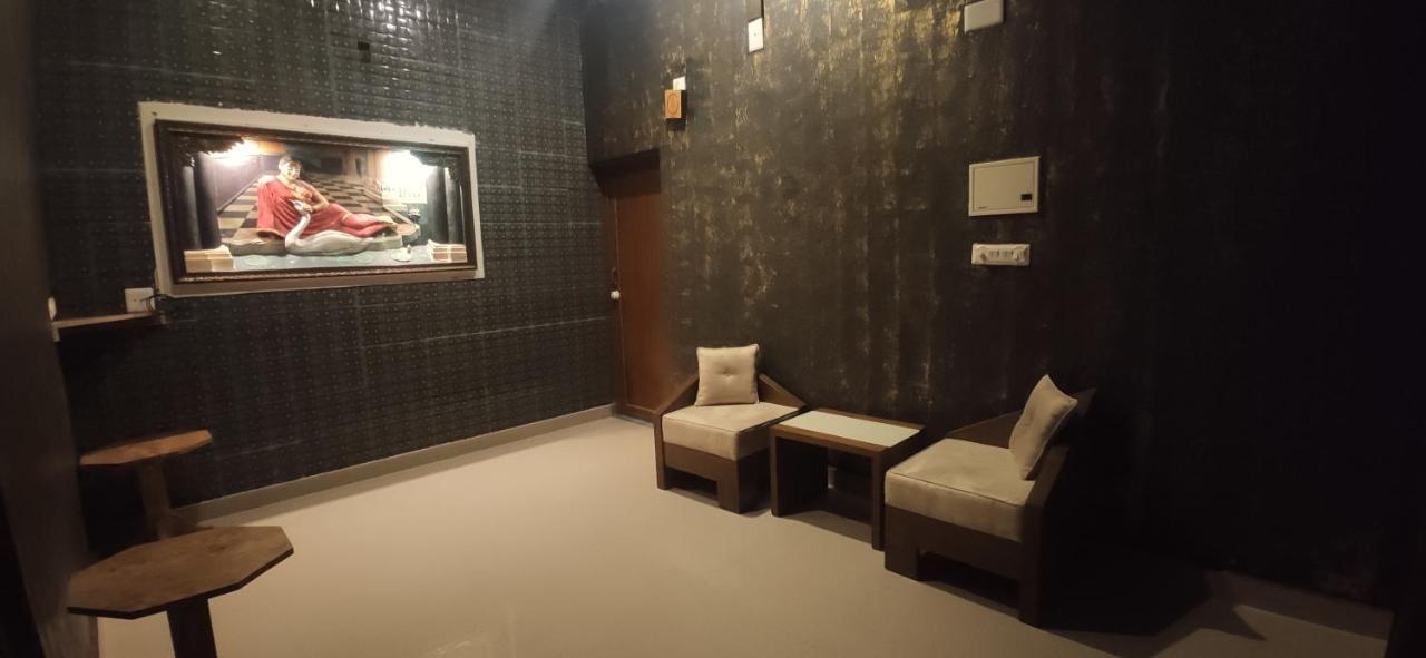 Stone Hills Hotel Канур Екстериор снимка