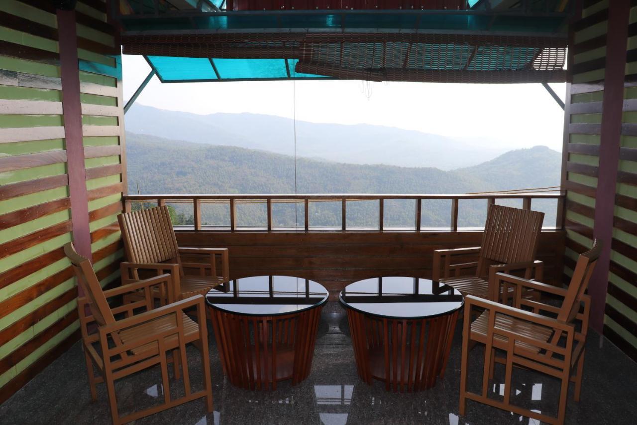 Stone Hills Hotel Канур Екстериор снимка